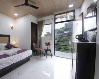 Nature View Home Stay - Mussoorie - Bedroom