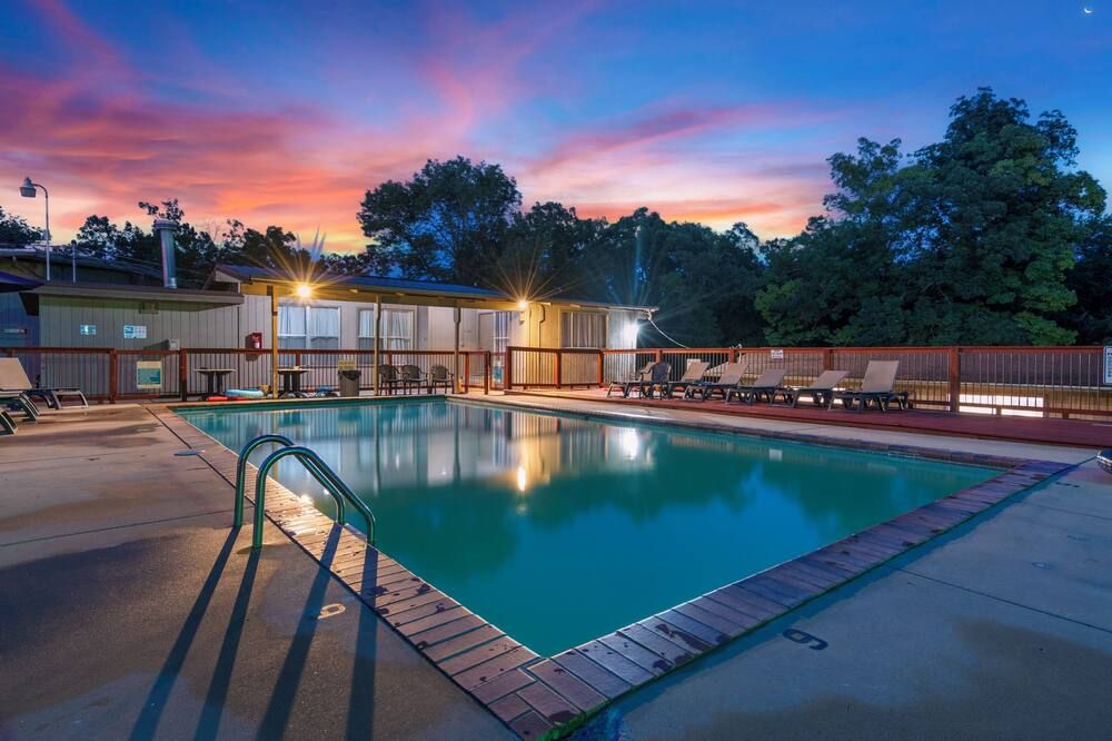 Table Rock Resorts at Indian Point - ברנסון - בריכה