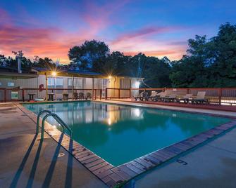 Table Rock Resorts at Indian Point - ברנסון - בריכה