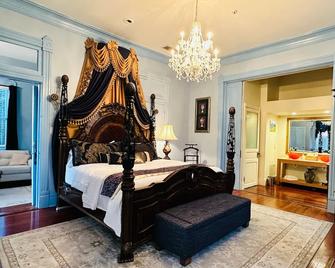 Amethyst Garden Inn - Savannah - Bedroom