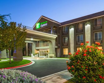 Holiday Inn Express Lancaster By IHG - Lancaster - Edificio