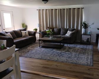 Riverview Bliss in Beautiful Home - Pulaski - Huiskamer