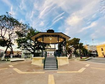 Casa Central completa - Santa Ana - Building