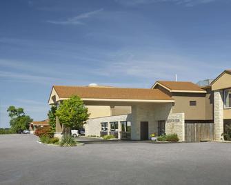Ramada by Wyndham Jordan/Beacon Harbourside Resort - Lincoln - Building