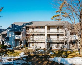 The Shores - Williamsburg - Building