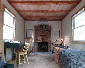 Walden Cabin Experience - Stokesdale - Bedroom