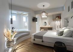 Sunday Luxury Suites - Agia Anna - Bedroom