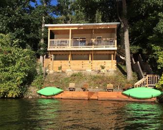 Waneta Lakeside Cottage - Dundee - Building