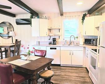 The Cozy Country Nook - Beaver Falls - Cocina