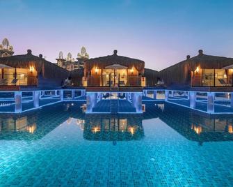 جرانادا لوكشري بيليك - شامل جميع الخدمات - بيليك - حوض السباحة