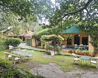 Welcomheritage Connaught House - Mount Abu - Patio