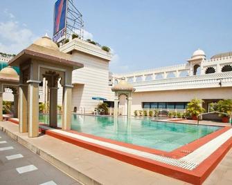 Empires Hotel - Bhubaneswar - Bể bơi