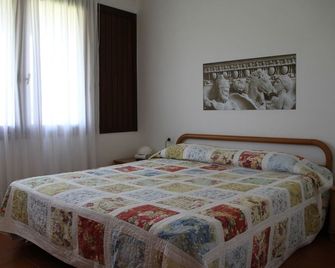Villaggio Barbara - Moniga del Garda - Schlafzimmer