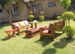 Ntshe River Lodge - Francistown - Patio