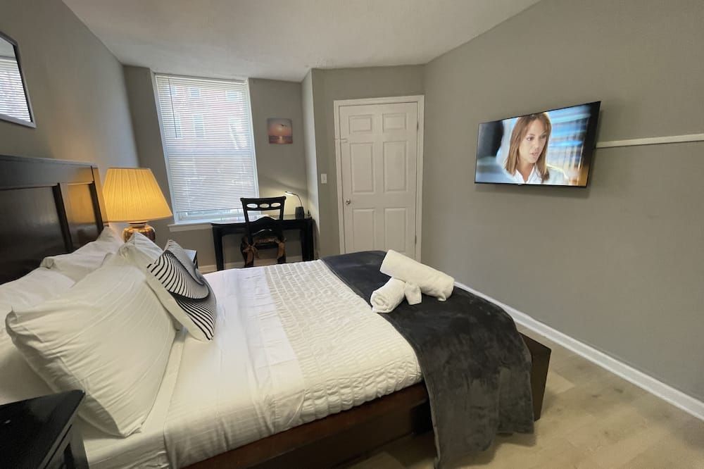 Discover Charm City from a Cozy Retreat - Baltimore - Bedroom