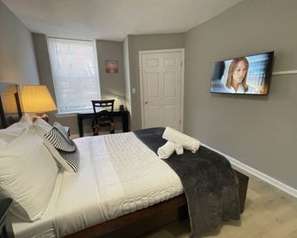 Discover Charm City from a Cozy Retreat - Baltimore - Bedroom