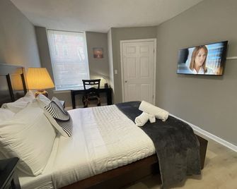 Discover Charm City from a Cozy Retreat - Baltimore - Bedroom