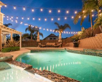 San Diego Family Getaway - Spa, Pool, and Patio - סן דייגו - בריכה
