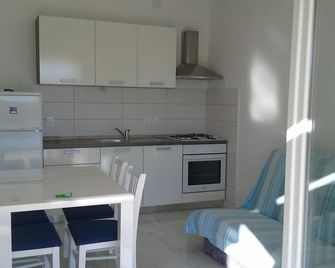 Barbati Apartments 1s - Novaglia - Cucina