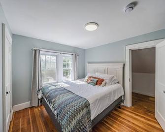 Cozy Cottage House - Pool & Hot Tub - Liberty - Bedroom