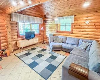 Holiday Home Kaakonranta by Interhome - Kinnula - Sala de estar
