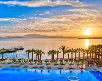 Boyalik Beach Hotel & Spa Cesme - Cesme - Piscina
