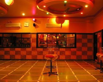 Pali Beach Resort - Mumbai - Bar