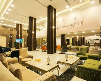 Tulip Plaza Hotel - Hafar Albatin - Sala de estar