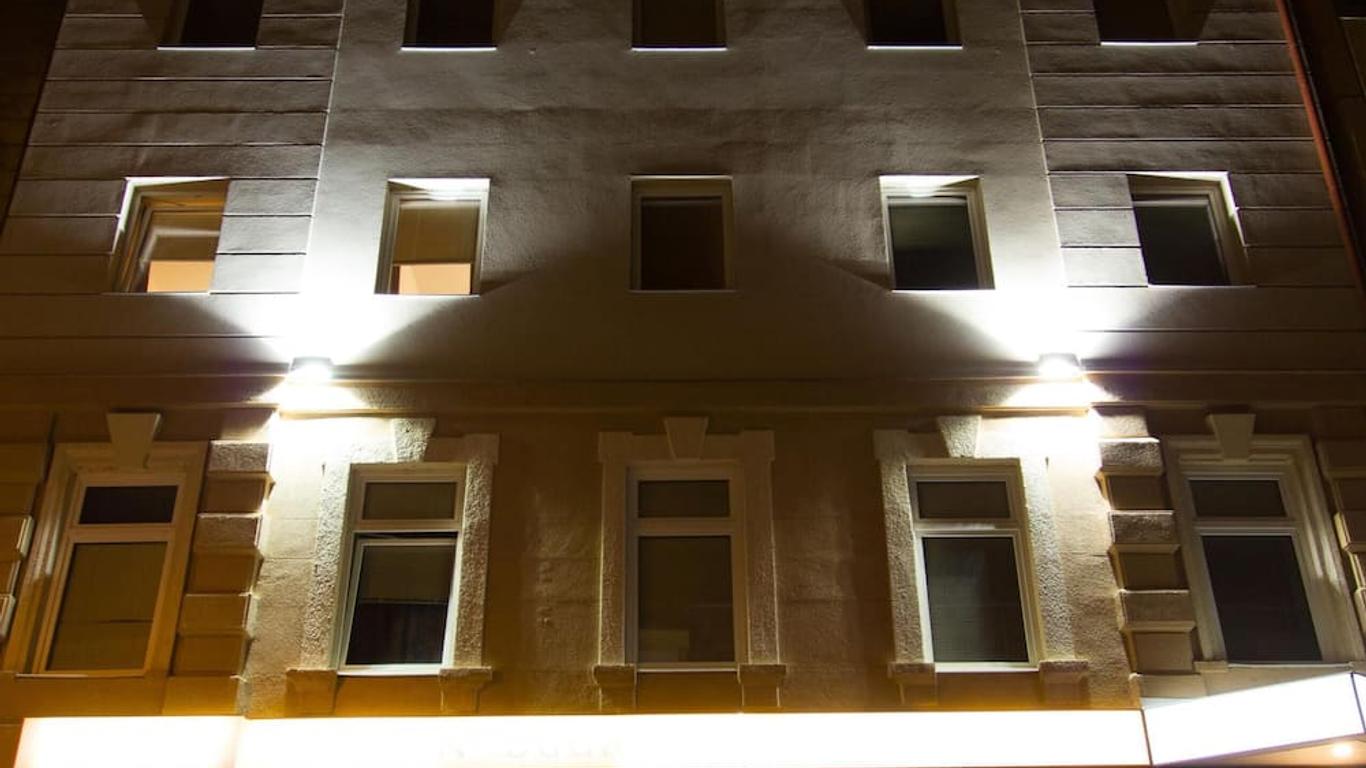 سيكس إن هوتل بودابست