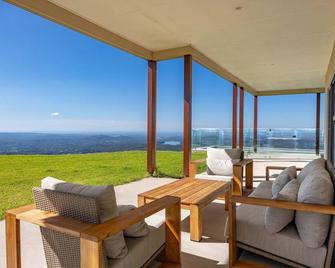 Petrichor Estate - 360 Views Pool & Spa - Bald Knob - Patio