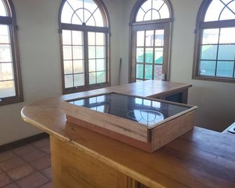 Sunflower Room Apartment - Hobbs