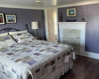 Historic Hillside Vacation Home - Twillingate - Bedroom