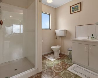 The Mermaid's Rest - Whatuwhiwhi Holiday Home - Kaitaia - Bathroom