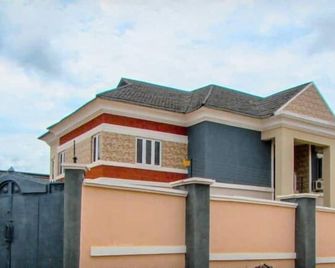 Upgates Enterprise -Homes & Suites - Ile Ife - Building