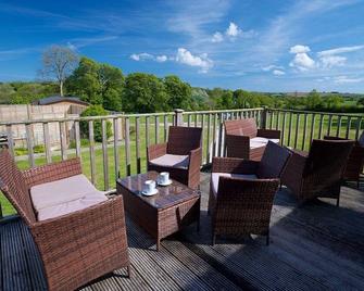 Meadow Lakes Holiday Park - St. Austell - Balkon