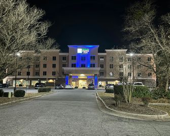 Holiday Inn Express & Suites Goldsboro - Base Area By IHG - Goldsboro - Budova