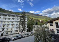 Dream location for this apartment full center of brides baths - Brides-les-Bains - Building