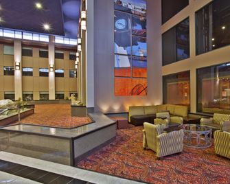 Holiday Inn Manitowoc By IHG - Manitowoc - Area lounge
