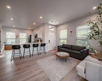 Location Modern Ohio City Luxury 2 King Beds - Cleveland - Phòng khách