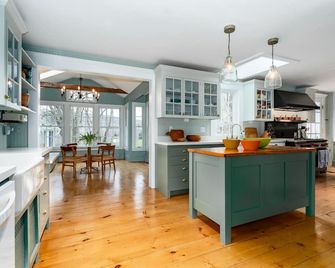 The Farm House w. Garden Cottage at Picardy Farms - Pine Plains - Kitchen