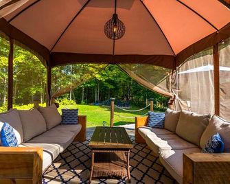 The Triple Round House, In The Heart Of Hidden Valley Ski Hill & Peninsula Lake - Huntsville - Patio