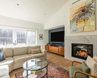 Village Retreat - Stylish + Historic Hudson Valley - Red Hook - Sala de estar