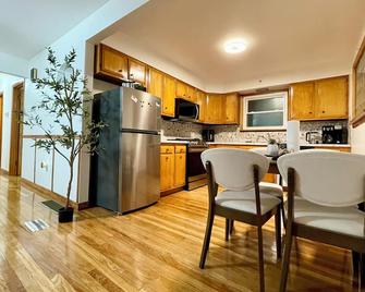 3 bedrooms cozy ranch house - Altoona - Kitchen