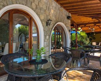 Akkent Garden Hotel - Fethiye - Patio