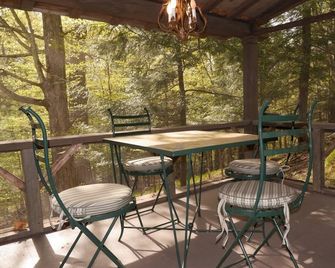 A secluded getaway in a great location - 30 minutes from Lake Placid! - Elizabethtown - Balcony