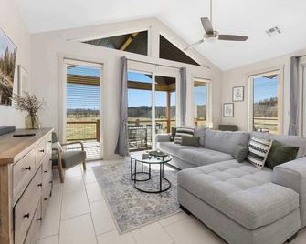 Elk View-Access Elk River-Rural Acreage- - Noel - Sala de estar