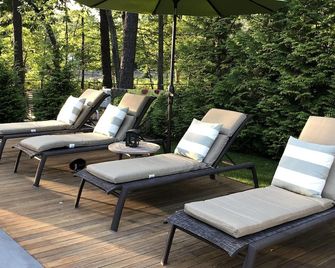 Quogue Beach Retreat, 90 min from NYC! - Quogue - Patio