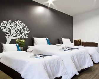 Blu Monkey Bed & Breakfast Phuket (Sha Plus+) - Phuket City - Bedroom