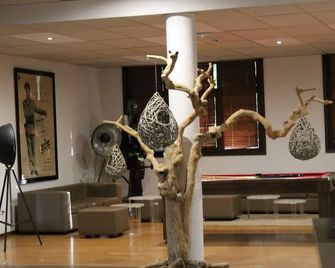 Enzo Hotels Metz Amneville By Kyriad Direct - Amnéville - Lobby