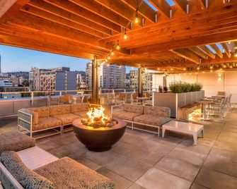 Hampton Inn & Suites Portland/Pearl District - פורטלנד - מרפסת